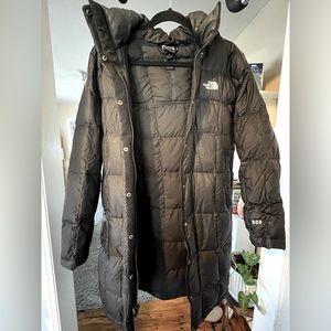 Preloved women’s small, black North Face jacket. Parka 600 quilted, down puffer.